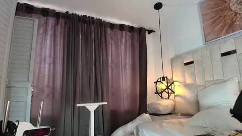 Nicolle  online show from October 20, 2025, 11:32 am