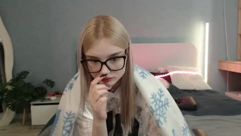 Snapshot of angel_share chatting on May 23, 2026, 5:01 am Angela online show from May 23, 2026, 5:01 am