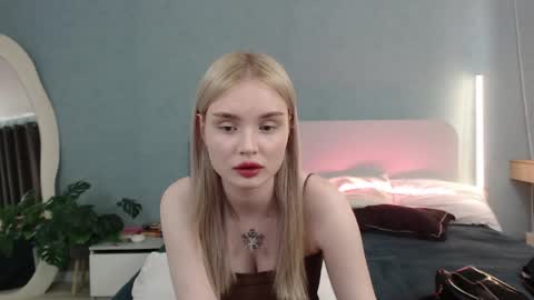Snapshot of angel_share chatting on June 2, 2026, 6:15 am Angela online show from June 2, 2026, 6:15 am
