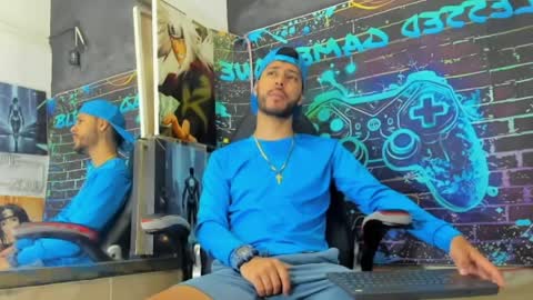 angel_villareal_ online show from April 9, 2026, 1:05 pm