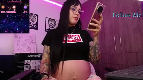 Snapshot of angela_lauren chatting on March 18, 2026, 10:02 pm Angela online show from March 18, 2026, 10:02 pm