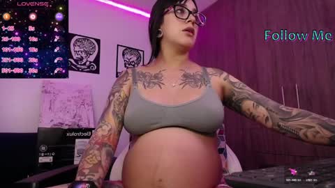 Snapshot of angela_lauren chatting on April 1, 2026, 12:22 am Angela online show from April 1, 2026, 12:22 am
