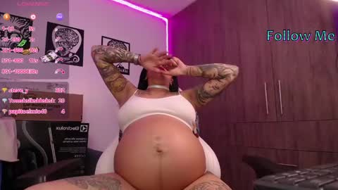 Snapshot of angela_lauren chatting on May 15, 2026, 10:50 pm Angela online show from May 15, 2026, 10:50 pm