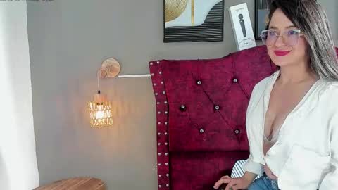 angela_nix online show from April 15, 2026, 7:58 pm