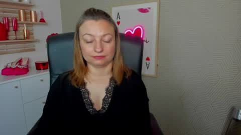Snapshot of angela_samt chatting on June 15, 2026, 5:42 am Angela online show from June 15, 2026, 5:42 am