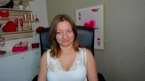 Snapshot of angela_samt chatting on July 20, 2026, 5:33 am Angela online show from July 20, 2026, 5:33 am