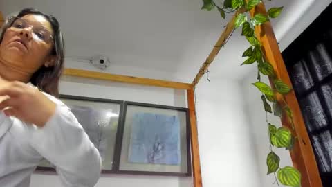 angela_ss online show from November 6, 2025, 4:30 pm