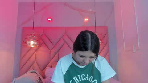 Snapshot of angelaa_cute chatting on June 6, 2026, 12:10 pm ANGELA online show from June 6, 2026, 12:10 pm