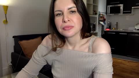 Angela online show from February 14, 2025, 10:36 pm