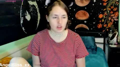 Snapshot of angelbliss_xx chatting on November 20, 2025, 11:04 pm Angel online show from November 20, 2025, 11:04 pm