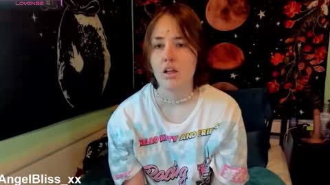 Snapshot of angelbliss_xx chatting on December 4, 2025, 3:32 pm Angel online show from December 4, 2025, 3:32 pm
