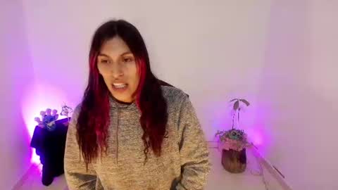 Snapshot of angele_johnson chatting on June 11, 2026, 8:51 pm angele online show from June 11, 2026, 8:51 pm