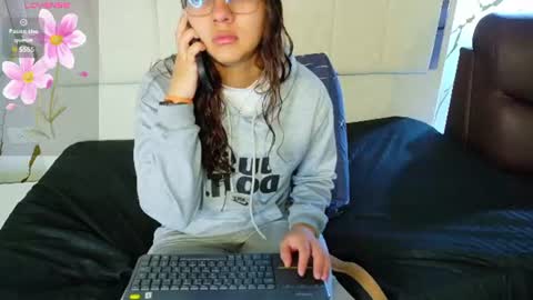 Snapshot of angeles_azul chatting on June 12, 2026, 1:21 pm angel online show from June 12, 2026, 1:21 pm