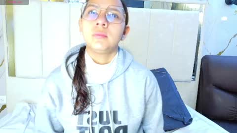 Snapshot of angeles_azul chatting on June 24, 2026, 12:04 pm angel online show from June 24, 2026, 12:04 pm