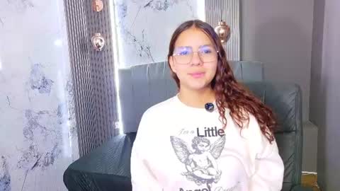 Snapshot of angeles_azul chatting on July 2, 2026, 3:29 pm angel online show from July 2, 2026, 3:29 pm
