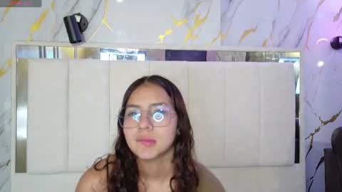 Snapshot of angeles_azul chatting on July 5, 2026, 6:59 pm angel online show from July 5, 2026, 6:59 pm