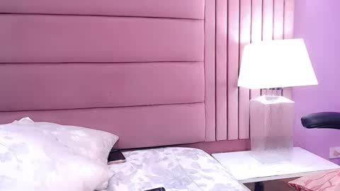 Snapshot of angeles_bust chatting on February 13, 2025, 8:59 am angeles_bust online show from February 13, 2025, 8:59 am