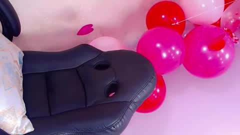 Snapshot of angeles_bust chatting on February 14, 2025, 3:26 pm angeles_bust online show from February 14, 2025, 3:26 pm