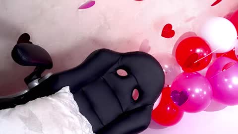Snapshot of angeles_bust chatting on February 15, 2025, 12:22 pm angeles_bust online show from February 15, 2025, 12:22 pm