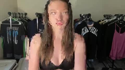 Snapshot of angelgrl444 chatting on January 7, 2025, 7:38 pm Princess Peach online show from January 7, 2025, 7:38 pm