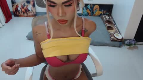 DIVINE ANGEL online show from November 5, 2025, 2:11 am