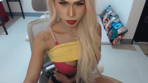 DIVINE ANGEL online show from February 3, 2026, 9:03 am