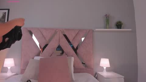 Snapshot of angelica_cross chatting on February 19, 2026, 8:05 pm Angelica Cross online show from February 19, 2026, 8:05 pm