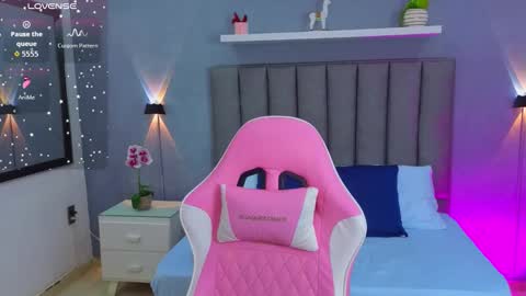 A N G E L I C A online show from October 17, 2025, 12:08 pm