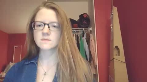 Snapshot of angelicangel3 chatting on March 16, 2026, 4:18 am AngelicAngel online show from March 16, 2026, 4:18 am
