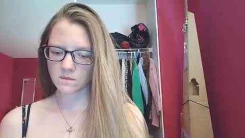 Snapshot of angelicangel3 chatting on March 17, 2026, 5:05 pm AngelicAngel online show from March 17, 2026, 5:05 pm