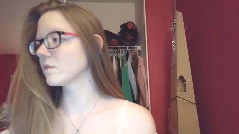 Snapshot of angelicangel3 chatting on April 1, 2026, 4:46 am AngelicAngel online show from April 1, 2026, 4:46 am
