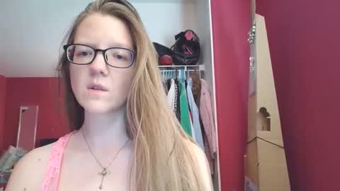 Snapshot of angelicangel3 chatting on April 5, 2026, 4:04 pm AngelicAngel online show from April 5, 2026, 4:04 pm
