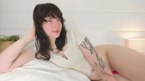 Snapshot of angelicmoon chatting on May 17, 2026, 1:47 am Angelic online show from May 17, 2026, 1:47 am