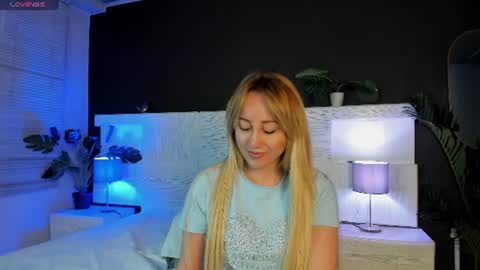angelina_hilton online show from June 30, 2026, 11:44 am