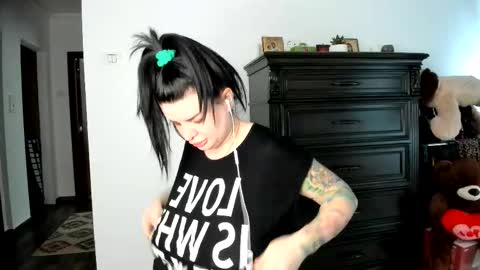 Angelina online show from November 19, 2025, 8:47 am