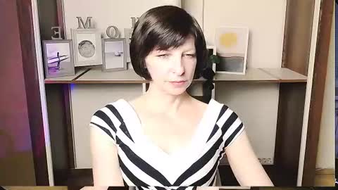 Snapshot of angelinalov_ chatting on June 25, 2026, 7:46 am Angelina online show from June 25, 2026, 7:46 am
