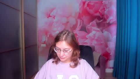 AngelinaLow online show from November 18, 2025, 12:31 pm