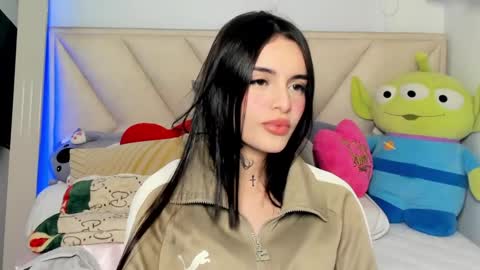 Snapshot of angeline__smith chatting on March 4, 2025, 3:33 am Angeline Smith  online show from March 4, 2025, 3:33 am