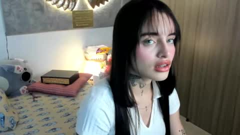 Snapshot of angeline__smith chatting on October 26, 2025, 5:35 am Angeline Smith  online show from October 26, 2025, 5:35 am