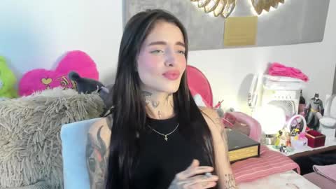 Angeline Smith  online show from November 20, 2025, 9:58 pm