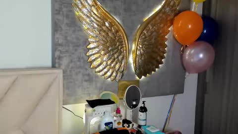 Angeline Smith  online show from January 15, 2026, 3:33 am