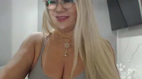 Snapshot of angelinna_12 chatting on June 13, 2026, 8:12 am angelinna_12 online show from June 13, 2026, 8:12 am