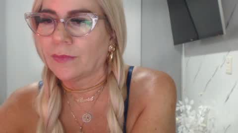 Snapshot of angelinna_12 chatting on June 25, 2026, 5:12 am angelinna_12 online show from June 25, 2026, 5:12 am