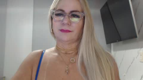 Snapshot of angelinna_12 chatting on July 6, 2026, 4:31 am angelinna_12 online show from July 6, 2026, 4:31 am