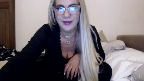 Snapshot of angelinna_12 chatting on July 13, 2026, 8:17 am angelinna_12 online show from July 13, 2026, 8:17 am