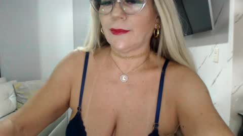 Snapshot of angelinna_12 chatting on August 5, 2026, 4:04 am angelinna_12 online show from August 5, 2026, 4:04 am
