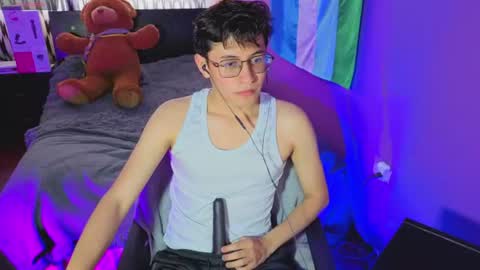 Snapshot of angelito18_twink chatting on July 13, 2026, 6:22 pm Angel online show from July 13, 2026, 6:22 pm