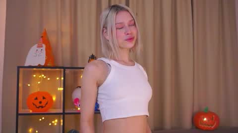 Snapshot of angelkissie chatting on November 2, 2025, 8:44 pm Ennie online show from November 2, 2025, 8:44 pm