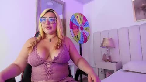 Snapshot of angellhott_ chatting on March 2, 2026, 6:26 pm angellhott online show from March 2, 2026, 6:26 pm