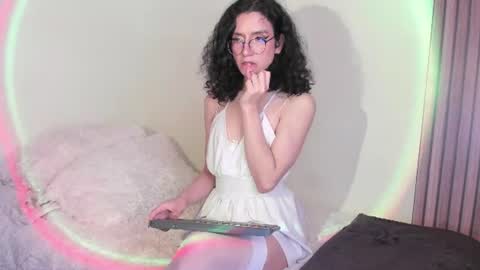 Snapshot of angellike_doll chatting on July 19, 2026, 10:13 pm Angellike online show from July 19, 2026, 10:13 pm